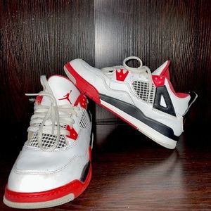 Jordan 4 fire red pre-school size 3Y